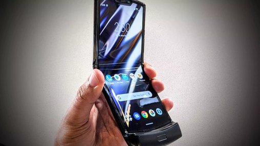 Смартфон Motorola RAZR (2019) розібрали: відео Смартфон Motorola RAZR (2019) розібрали: відео
