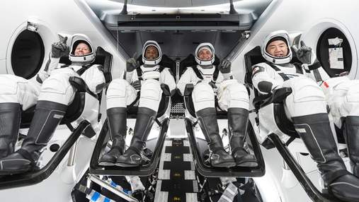 Crew Dragon успішно пристикувався до МКС: відео