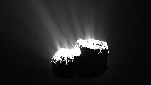 Хвостаті блукальці: підбірка фотографії комет з космосу