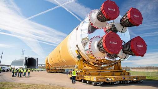 NASA показало собранную сверхтяжелую ракету SLS для полетов на Луну: фото NASA показало собранную сверхтяжелую ракету SLS для полетов на Луну: фото